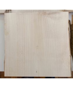 Pezzo vario, in legno massiccio di acero con smussi, larghezza 27-30 cm, altezza 30 cm