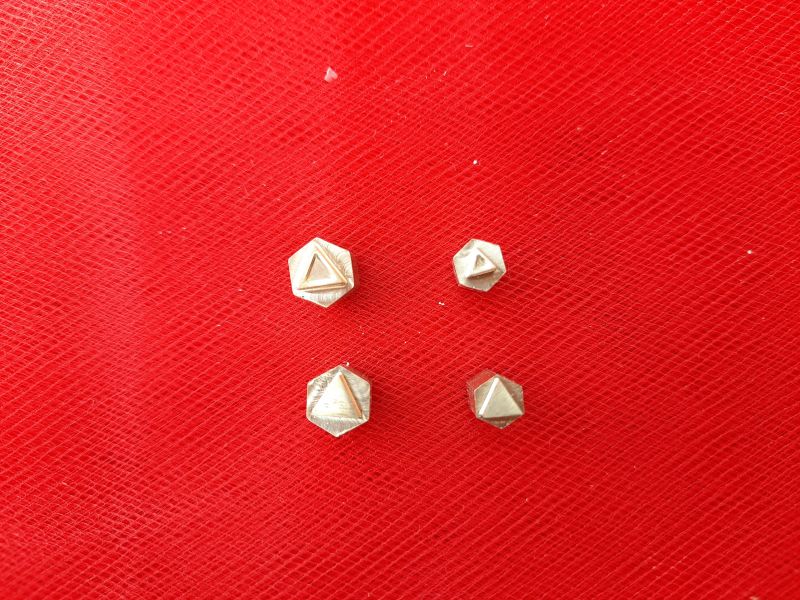 Set 4 punzoni diam.8-6 mm tringolo(2 contorno 2 pieni)con manico Valchekan (12)