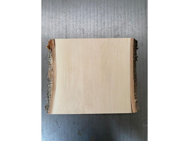 Pezzo unico in legno massiccio di BETULLA, larghezza 18 cm, altezza 18 cm