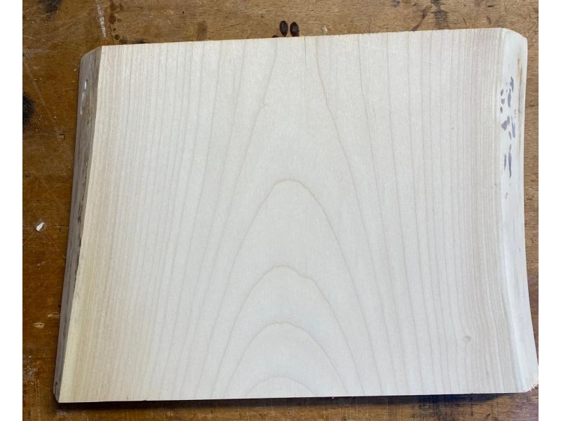 Pezzo unico in legno massiccio di ACERO, larghezza 19 cm, altezza 16 cm