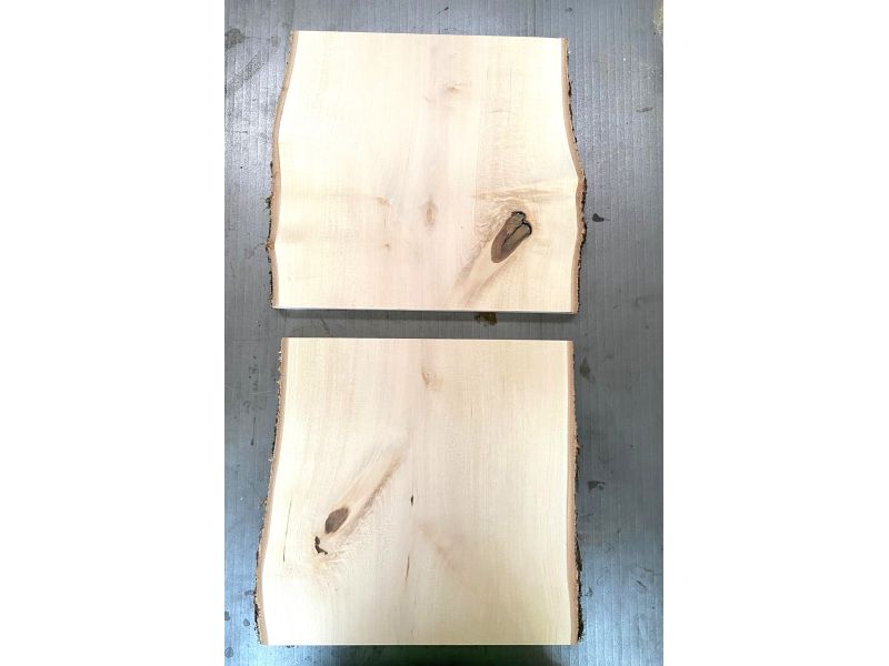 Pezzo unico in legno massiccio di BETULLA con nodo, larghezza 30 cm, altezza 30 cm