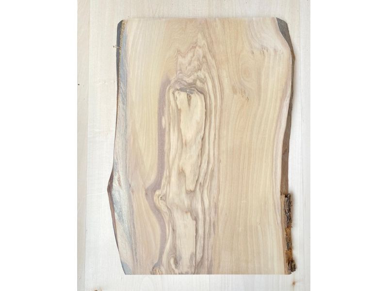 Unique piece in solid olive wood with chamfers and bark  32x48 cm