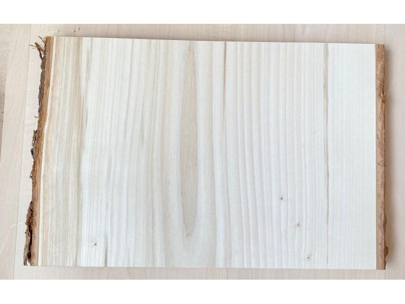 Pièce unique en bois de tilleul massif, avec écorce, pour pyrogravure, 37x25 cm