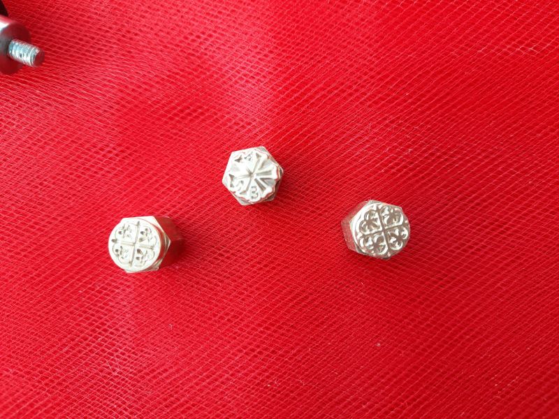 Set 3 punzoni diam. 9 mm croci rotonde floreale, con manico, Valchekan (3)
