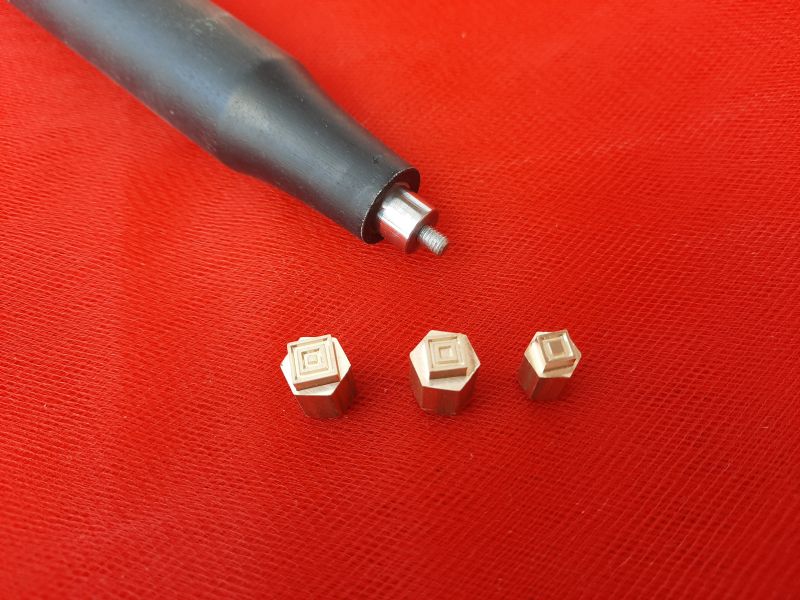 Set 3 punzoni diam. 9-8-6 mm quadrato doppio contorno, con manico, Valchekan (6)