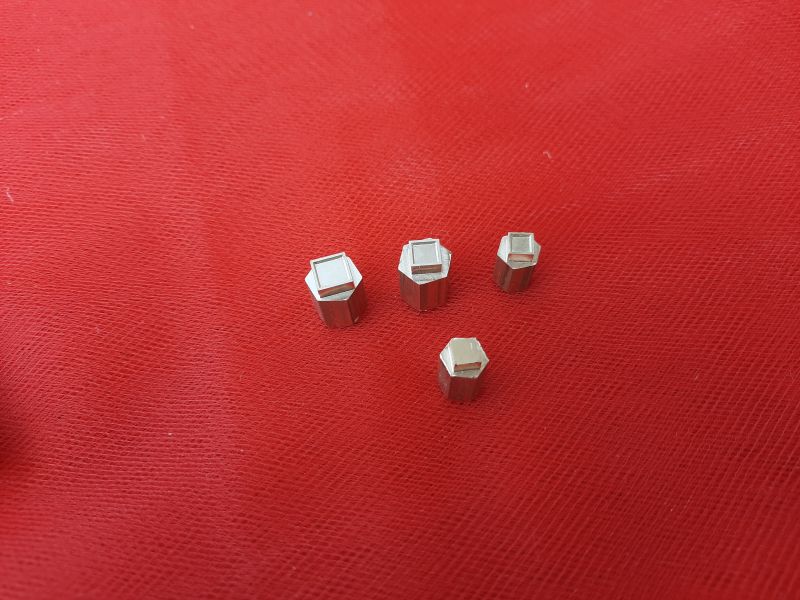 Set 4 punzoni diam.9-8-6 mm quadrato(3 contorno 1 pieno)con manico Valchekan(8)