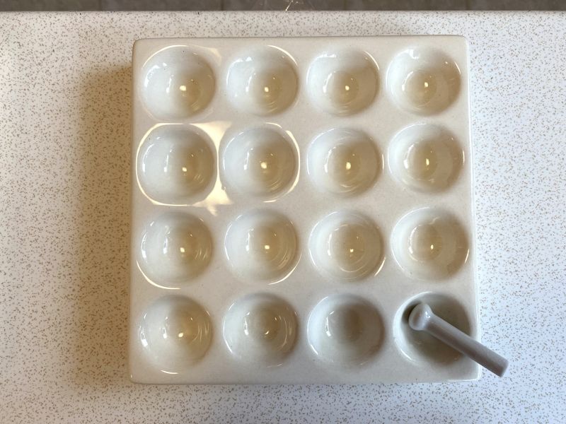 Palette aus Keramik, 19x19 cm, mit tiefen L�chern MADE IN ITALY