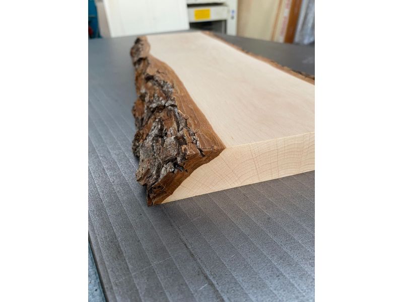 Pezzo unico, in legno massiccio di ONTANO con smussi e corteccia, 18x50 cm