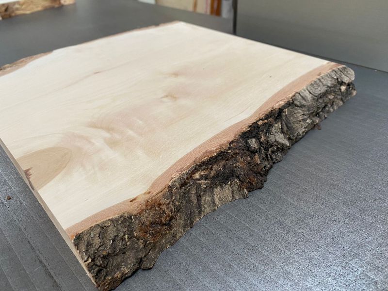 Pice diverse, en bois de BOULEAU massif avec biseaux et corce, largeur 27-30 cm, hauteur 30 cm