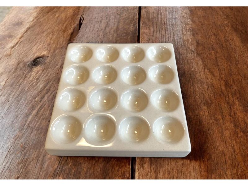 Palette aus Keramik, 19x19 cm, mit tiefen L�chern MADE IN ITALY