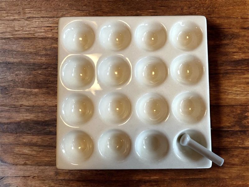 Palette aus Keramik, 19x19 cm, mit tiefen L�chern MADE IN ITALY