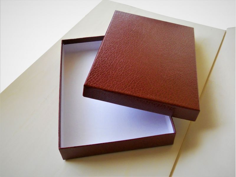 Elegant coated boxes color bordeaux