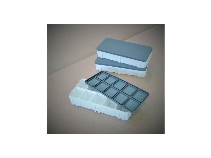 Plastic palette, with trays, color holder, with lid