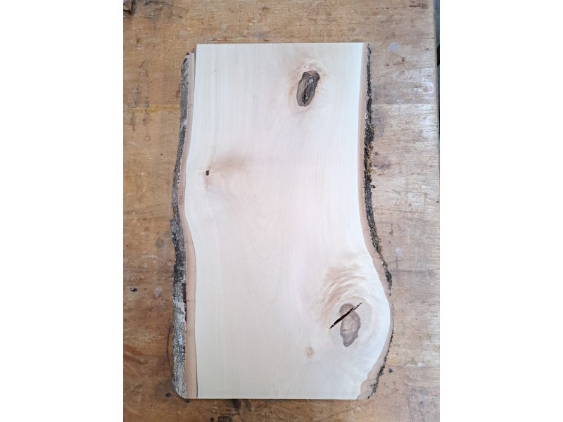 Pezzo unico in legno massiccio di BETULLA, larghezza 24 cm, altezza 47 cm
