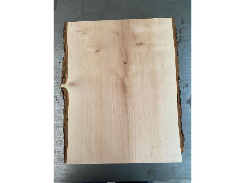 Pezzo unico in legno massiccio di ONTANO, larghezza 26 cm, altezza 35 cm
