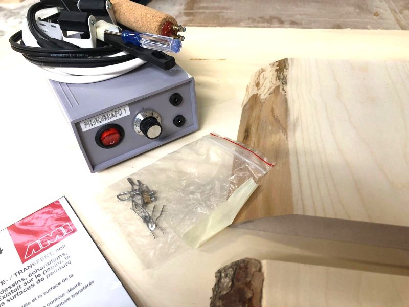 PYRO START BOX. Pyrography starter set, with pyrography pen, wood, 9 items.