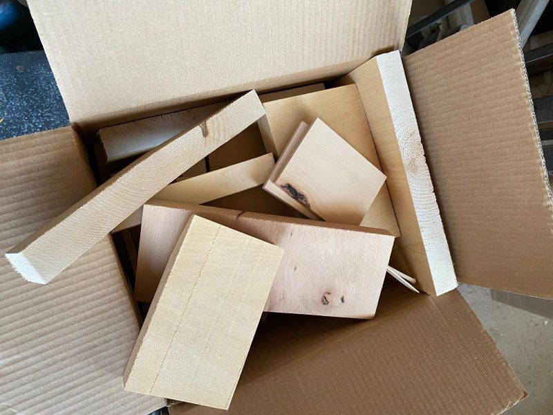 Caja de piezas mezcladas en tilo y haya 15 kg
