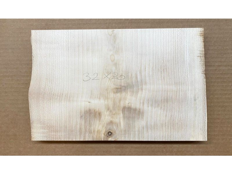 One of a kind piece in solid MAPLE wood, width 32 cm, height 20 cm, WITH KNOT