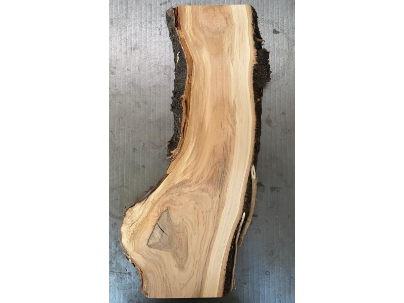 Pieza  en madera maciza de cerezo, ancho 14 cm, alto 50 cm,