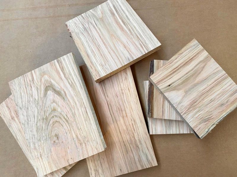 Pezzo misto in legno massiccio di ciliegio, larghezza 15-18 cm, altezza 15-30 cm