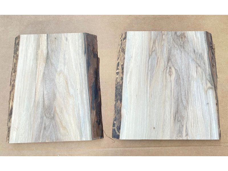 Pezzo unico in legno massiccio di NOCE, larghezza 20-25 cm, altezza 30 cm, CON FORI TARLO