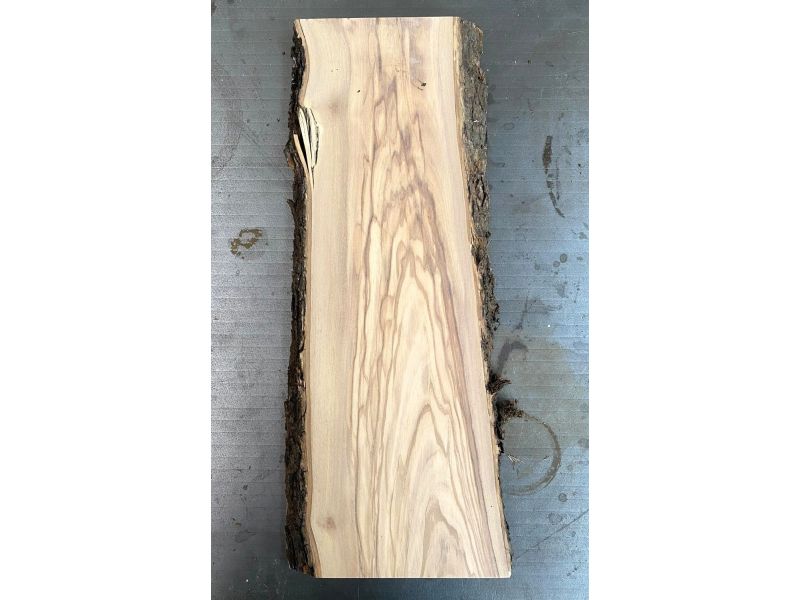 Unique piece in solid olive wood with chamfers and bark 12x40cm
