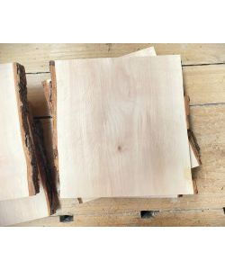 Varias piezas en madera maciza de ALISO de 27-30 cm de ancho, 30 cm de alto.