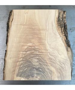 Pieza �nica en madera maciza de olivo con chaflanes y corteza 24x30 cm