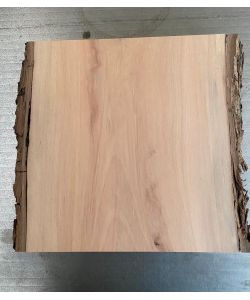 Pezzo unico in legno di Pero, con corteccia, larghezza 23 cm x altezza 26 cm