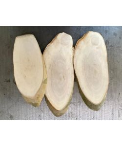 Pezzo ovale  in legno di platano, con corteccia, per pirografia 9-12x18-23 cm