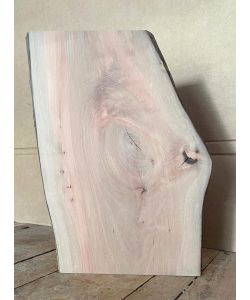 Pezzo unico in legno di Pero, con corteccia, larghezza 24 cm x altezza 39 cm