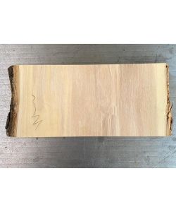 Pezzo unico in legno massiccio di ulivo con smussi e corteccia 25x11,5 cm